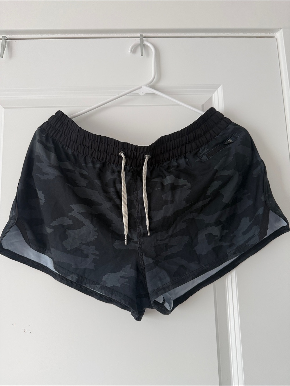 Vuori Black Camo Athletic Shorts with Elastic Drawstring Waist XL